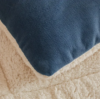 Tufted Bed Comforter with Structured Panel Design