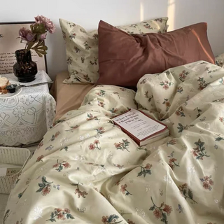 Vintage Floral Duvet Set with Soft Brown Aesthetic Bedding