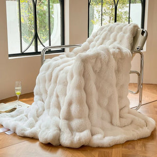 Cozy Faux Fur Throw Blanket with Soft Velvet for Winter