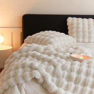 Cozy Faux Fur Throw Blanket with Soft Velvet for Winter