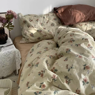 Vintage Floral Duvet Set with Soft Brown Aesthetic Bedding