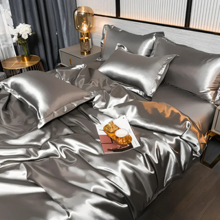 Premium Silk Bedding Set wiht Breathable Polyester Duvet & Pillowcases