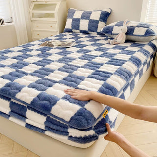 Milk Velvet Mattress Cover – Pet-Friendly & Machine Washable