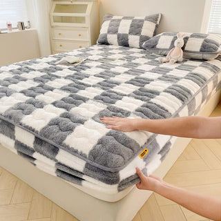 Milk Velvet Mattress Cover – Pet-Friendly & Machine Washable