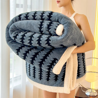 Cozy Dual-Sided Plush Blanket – Fishbone Jacquard & Sherpa Fleece