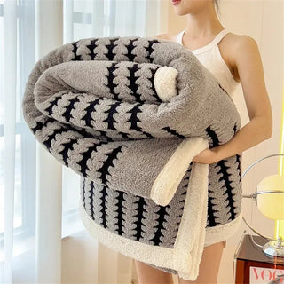 Cozy Dual-Sided Plush Blanket – Fishbone Jacquard & Sherpa Fleece