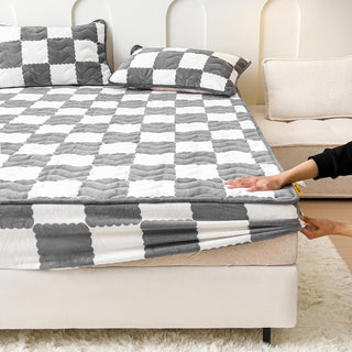 Milk Velvet Mattress Cover – Pet-Friendly & Machine Washable