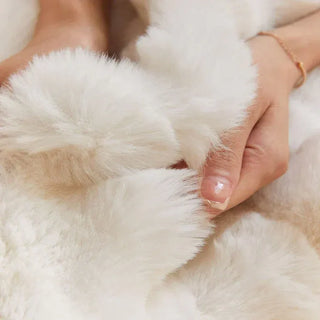 Plush Wavy Faux Fur Blanket with Anti-Lumping Warmth