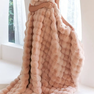 Plush Wavy Faux Fur Blanket with Anti-Lumping Warmth