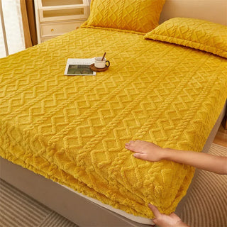 Plush Warm Fitted Sheet with Stretch-Fit Velvet