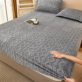 Plush Warm Fitted Sheet with Stretch-Fit Velvet