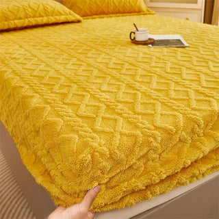 Plush Warm Fitted Sheet with Stretch-Fit Velvet