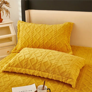 Plush Warm Fitted Sheet with Stretch-Fit Velvet