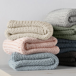 Chunky Knit Throw Blanket with Hypoallergenic Soft Acrylic