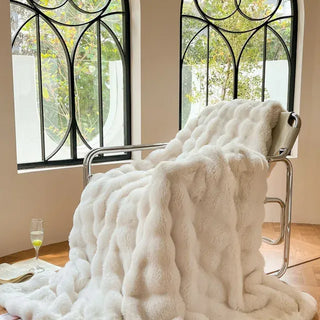 Plush Wavy Faux Fur Blanket with Anti-Lumping Warmth