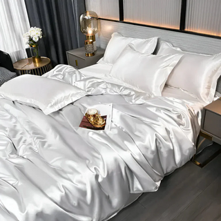 Premium Silk Bedding Set wiht Breathable Polyester Duvet & Pillowcases