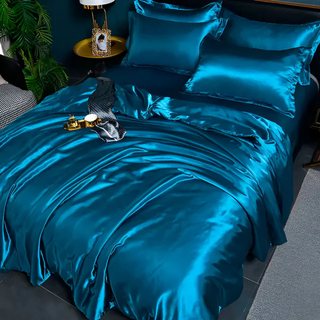 Premium Silk Bedding Set wiht Breathable Polyester Duvet & Pillowcases