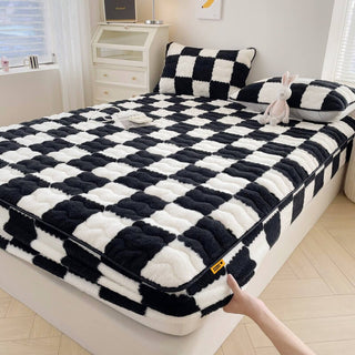 Milk Velvet Mattress Cover – Pet-Friendly & Machine Washable